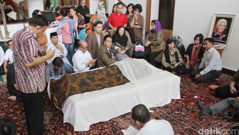 Kisah Adnan Buyung dan Murkanya Soeharto Kisah Adnan Buyung dan Murkanya Soeharto