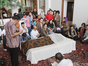 Kisah Adnan Buyung dan Murkanya Soeharto