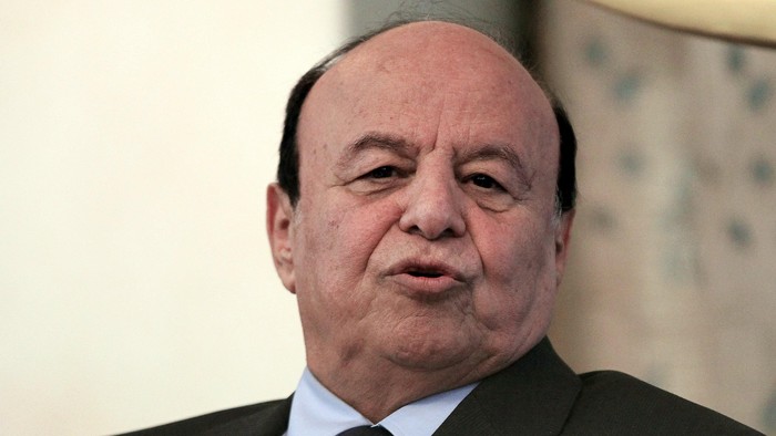 Yemen's President Abd-Rabbu Mansour Hadi talks to Sudan's President Omar Hassan al-Bashir (not pictured) at Khartoum August 29, 2015. REUTERS/Mohamed Nureldin Abdallah