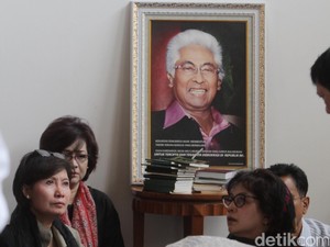 Sebelum Dimakamkan, Dilaksanakan 2 Upacara untuk Jenazah Adnan Buyung