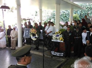 Jenazah Adnan Buyung Diserahkan ke Negara, Dimakamkan Secara Militer