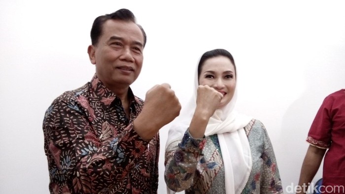 Mantan Pengurus PDIP Surabaya Dukung Rasiyo-Lucy Kurniasari