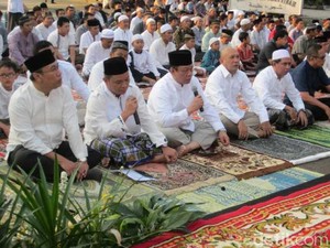 Kenapa Kepala Staf Kepresidenan Teten Masduki Salat Id di DPP Golkar?