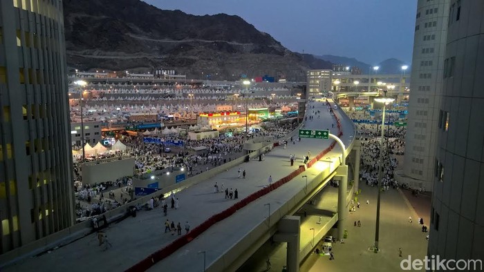 Hidayat Nur Wahid Usulkan Waktu Lempar Jumrah Dibagi Secara Kuota