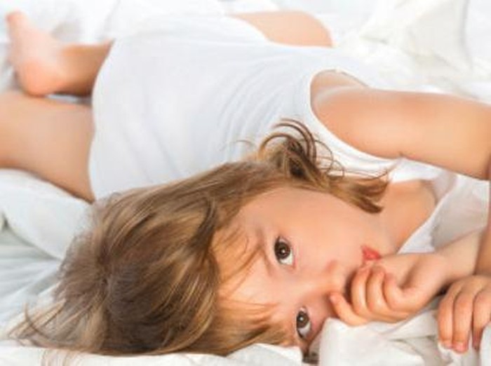 Pola Asuh yang Cenderung Mengekang, Bikin Anak Jadi Pemalu dan Pendiam?