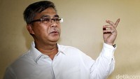 Februari 2015. Di tingkat kasasi, Artidjo memperkuat hukuman seumur hidup mantan Ketua MK Akil Mochtar. Akil terseret kasus suap terkait penanganan sengketa Pilkada di MK.  (Foto: Hasan Al Habshy/detikcom)