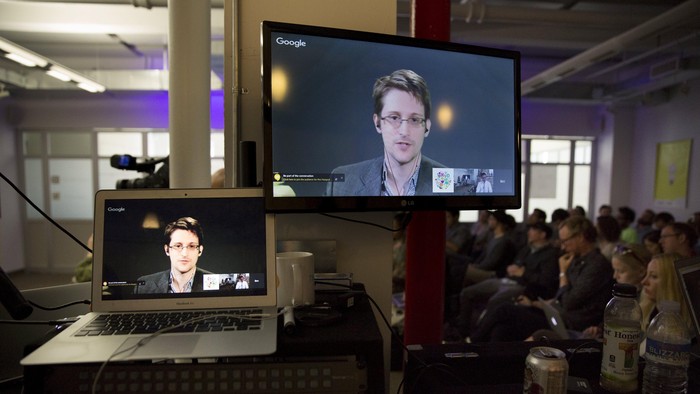 Buat Akun Twitter, Edward Snowden Langsung Follow NSA