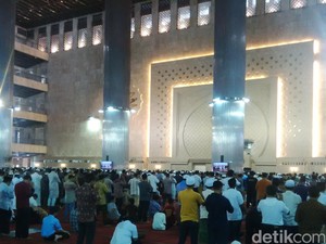 Jemaah Masjid Istiqlal Salat Gaib untuk Korban Tragedi Mina