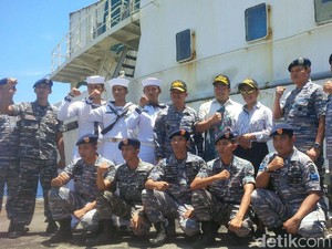Menteri Susi Angkat Jempol ke Prajurit TNI AL: Jagain Laut Kita Ya