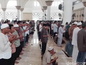 Ratusan Umat Islam di Pontianak Salat Gaib untuk Korban Tragedi Mina