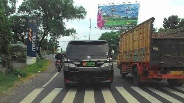 KSAD Perintahkan Razia Mobil  Pemakai Atribut TNI 