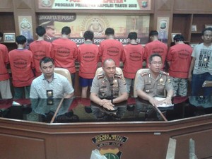 Polisi Tangkap 9 Pelaku Tawuran di Johar Baru, Golok Ikut Disita