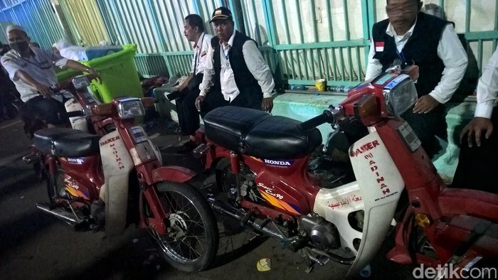 Motor Jadul Jadi Pahlawan Bagi Jemaah Haji yang Terpisah