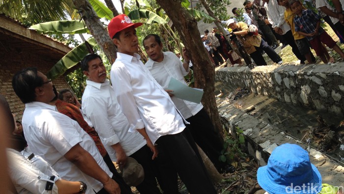 Jokowi Tinjau Pemanfaatan Dana Desa di Karawang