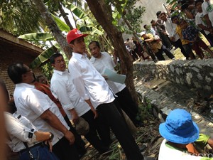 Jokowi Tinjau Pemanfaatan Dana Desa di Karawang