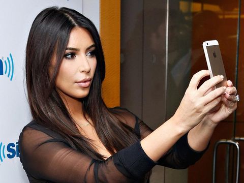 Demi Kesehatan, Kim Kardashian Dilarang Selfie Oleh Dokter