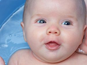 Hai Ibu, Begini Lho Cara Tepat Membersihkan Lidah Bayi dari Sisa ASI