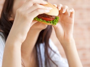 Gangguan Makan Selain Anoreksia & Bulimia yang Belum Tentu Semua Orang Tahu