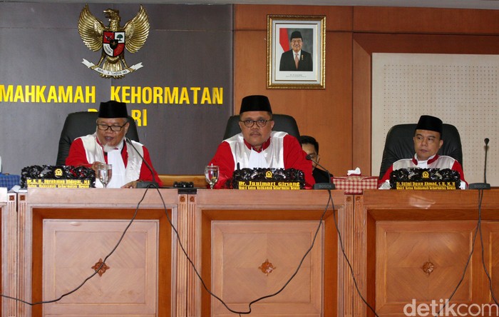 Belum Mau Sidangkan Kasus Novanto, MKD Diintervensi?