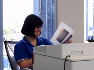 Tak Bisa Baca Tulis, Gadis dengan Down Syndrome Ini Bisa Bikin Usaha