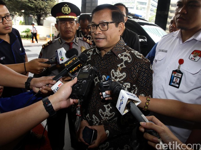 Seskab: Titik Api Sudah Menurun, Kenapa Harus Dijadikan Bencana Nasional?