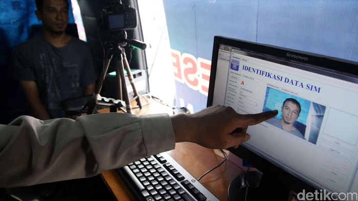 MK Minta Polri Tingkatkan Pelayanan SIM/STNK