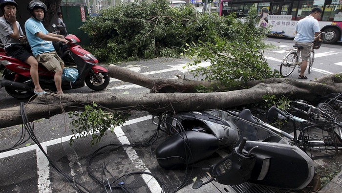 Topan Dujuan Terjang Taiwan, 2 Orang Tewas dan Ratusan Luka-luka