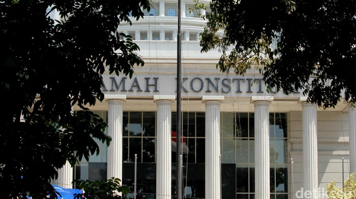 Perdebatan Kata Referendum untuk Pilkada Calon Tunggal