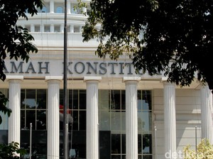 Perdebatan Kata Referendum untuk Pilkada Calon Tunggal