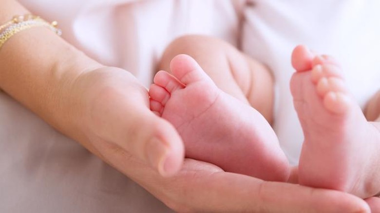 Merawat bayi baru lahir/ Foto: thinkstock Merawat bayi baru lahir/ Foto: thinkstock