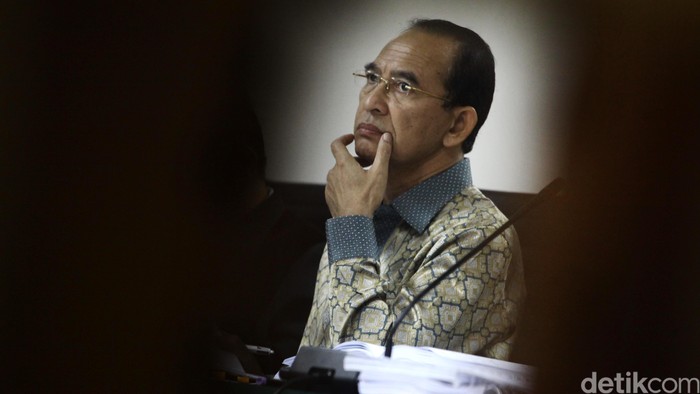Sidang kasus dugaan korupsi ibadah haji di Kementerian Agama dengan terdakwa bekas Suryadharma Ali kembali digelar di Pengadilan Negeri Tipikor. Ada lima orang yang dihadirkan sebagai saksi pada persidangan kali ini.Kelima saksi itu adalah Wardasari Gandhi (Bendahara Pengeluaran Setjen Kemenag), Abdul Wadud (mantan Wakil Sekretaris Menteri Agama), Andrie Alphen (PNS di Biro Umum Kemenag), Hendarsyah (Pelaksana Pengangkutan Dinas) dan Abdul Muis (PNS selaku Kasubag Biro Umum Kemenag). Hasan Alhabshy/detikcom.