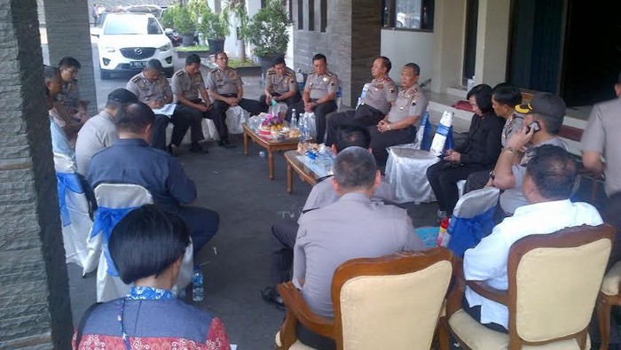 Suasana Kapolda Rapat di Halaman Mapolda Jateng Bahas Langkah Pasca Kebakaran
