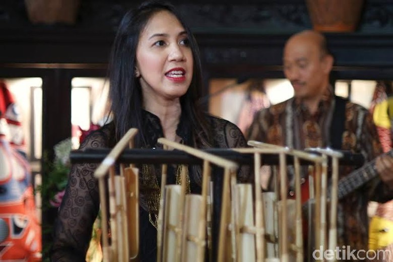 Kiprah Tricia Populerkan Angklung ke Sekolah-sekolah di Amerika Kiprah Tricia Populerkan Angklung ke Sekolah-sekolah di Amerika