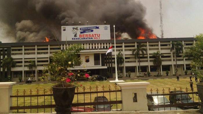 Tim Labfor Kebut Usut Penyebab Kebakaran Mapolda Jateng