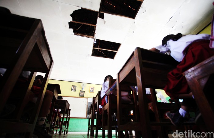 ICW: Dana BOS Diselewengkan, di Laci Kepala Sekolah Banyak Stempel