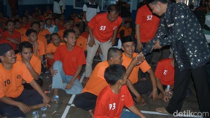 Ratusan Napi Rutan Situbondo Sumringah Dapat Bantuan Air Bersih