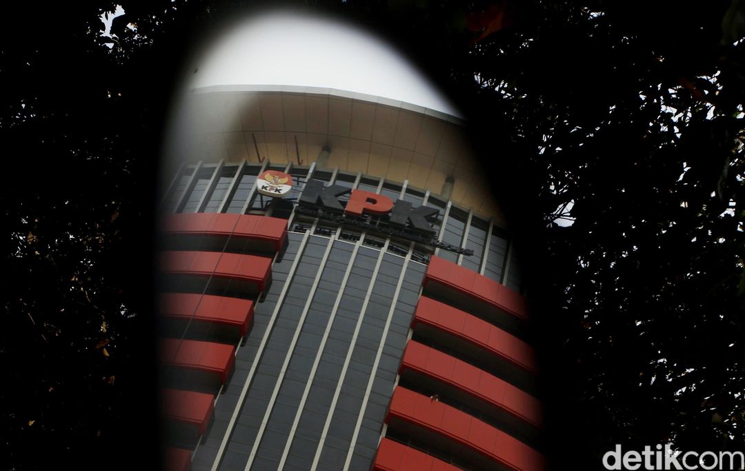 KPK akan segera memiliki gedung baru yang kini proses pembangunannya sudah masuk ke tahap akhir. Gedung KPK yang baru, sengaja dibangun dengan warna merah putih, sebagai simbol KPK milik Indonesia. Hasan Alhabshy