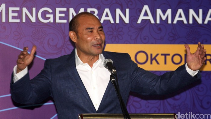 Fraksi NasDem merayakan HUTnya yang Pertama  di Komplek Parlemen, Senayan, Kamis (1/10/2015).  Ketua Fraksi Victor Laiskodat membuka kegiatan dalam rangka memeriahk HUT Nasdem. Lamhot Aritonang/detikcom.