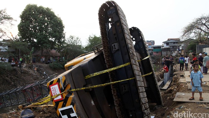 Polisi: Operator Crane Jatuh Lalai Hingga Sebabkan Adanya Korban