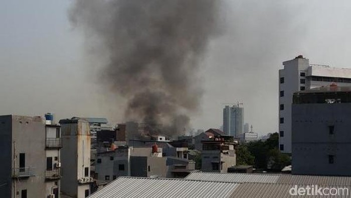 Kebakaran di Kawasan Tomang, Jalanan Macet Total