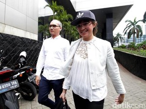 Marshanda dan Sang Kekasih Datangi KPK, Minta Izin Jenguk OC Kaligis