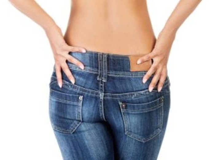 Belahan Dada Vs Bokong Seksi, Mana yang Paling Bikin Gagal Fokus?