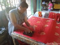 Wisata Oleh-oleh Batik dan Kopi Banyuwangi Ala Iriana Jokowi