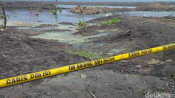 Salim Kancil Melawan Setelah Tanahnya Digusur Kades Untuk Parkiran