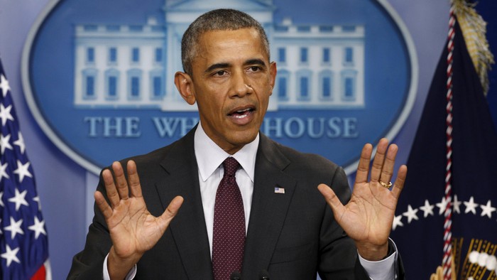 U.S. President Barack Obama makes a statement about the shootings in Oregon from the White House in Washington October 1,  2015.  A gunman opened fire at a community college in southern Oregon on Thursday, killing 13 people and wounding some 20 others before he was shot to death by police, state and county officials said.  REUTERS/Kevin Lamarque