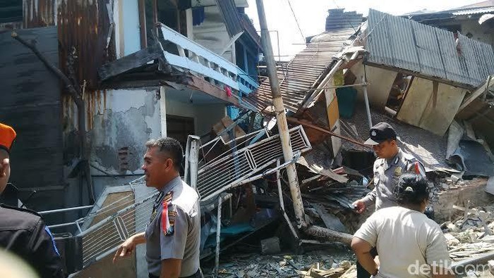 Ini Penampakan Rumah dan Bangunan Tertabrak Kereta Anjlok