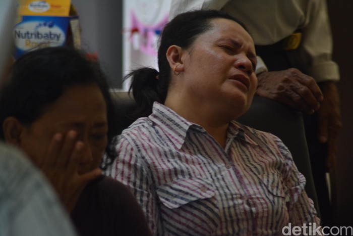 Keluarga Teknisi Sukris Winarto: Semoga Ada Keajaiban