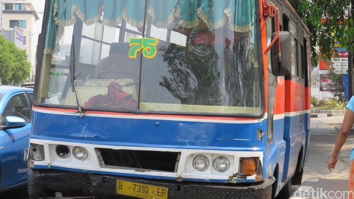 Sopir Metro Mini Penabrak 2 Mobil Masih Muda, Tak Bawa SIM dan SNTK