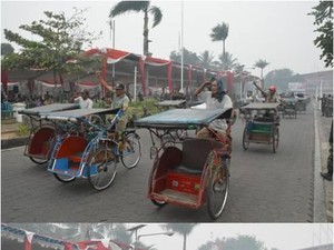 Semangat Abang Becak Palembang Ikuti Parade Militer di Tengah Kabut Asap