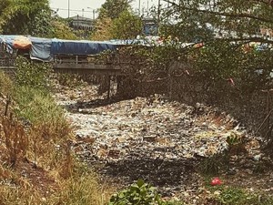 Tolong, Sungai di Cibinong ini Sekarat karena Sampah